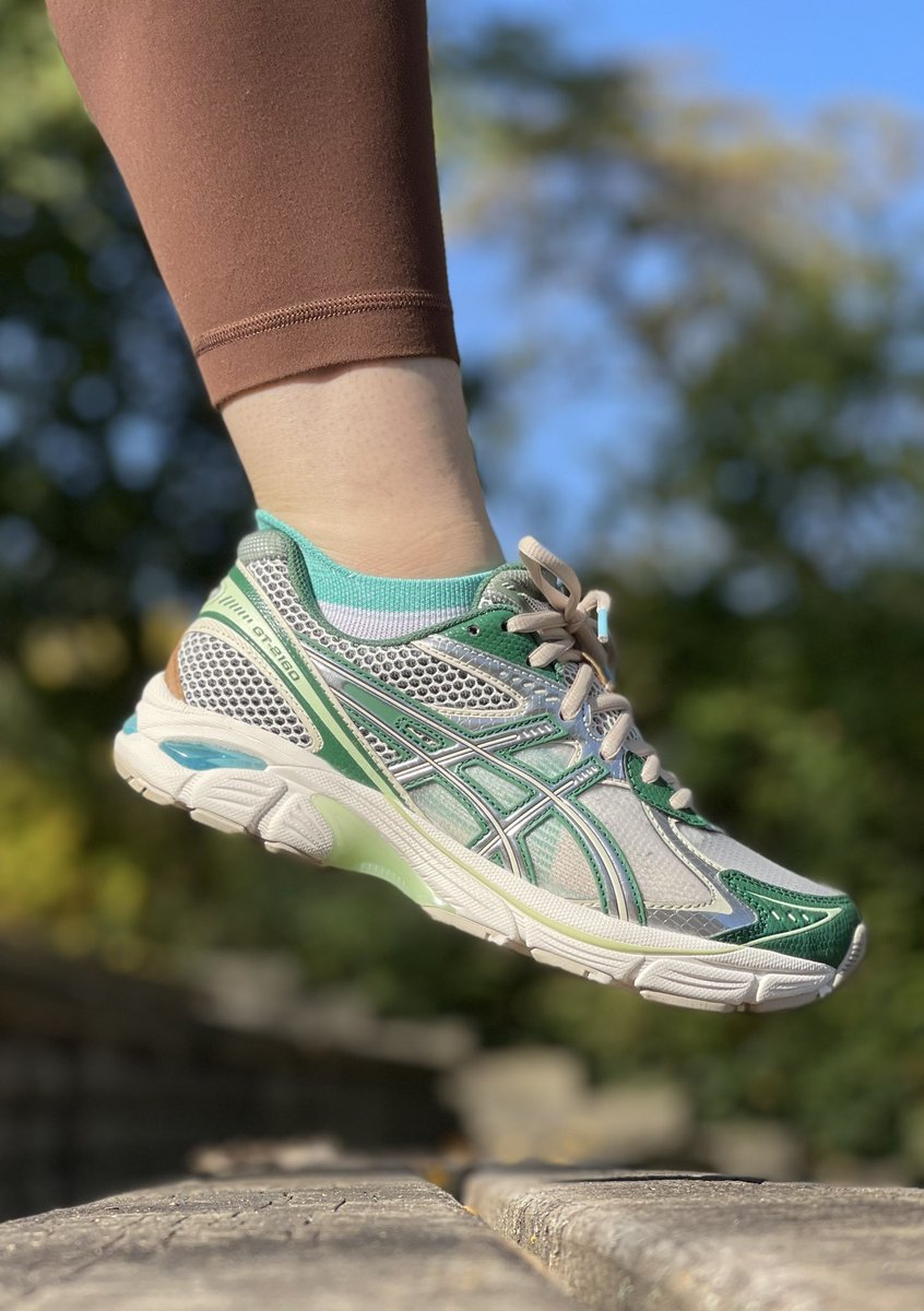 Kayas_Kicks's tweet image. Above the Clouds ⛅️ 

#AirUpThere #KOTD #photography #asics #yoursneakersaredope