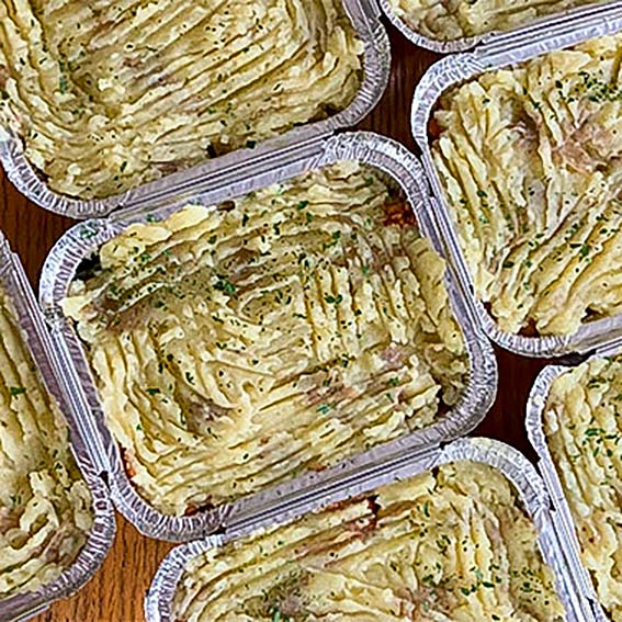 ✨Vegan cottage pies for a tight budget ✨ 
Excellent for batch-making and freezing. There's a black bean and a green lentil version. Delicious and healthy too!
kindearth.net/vegan-cottage-…
Anastasia x
#veganhour #greenlentils