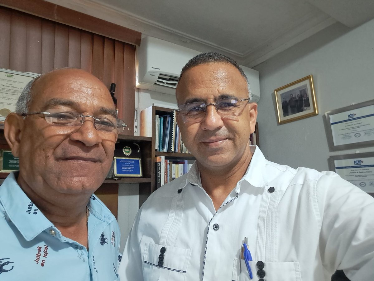 AlcaldeTavarez's tweet photo. "¡Emocionado de recibir a Manny Cruz, presidente de la Fundación Renal Manny Cruz, en mi oficina hoy! Su dedicación a los trasplantes renales y la ayuda internacional es verdaderamente inspiradora. E 🌟 #Baitoa #Fundaciones #AyudaComunitaria #Compromiso" @Fundacionrenall https://t.co/QkFIpfBeuL