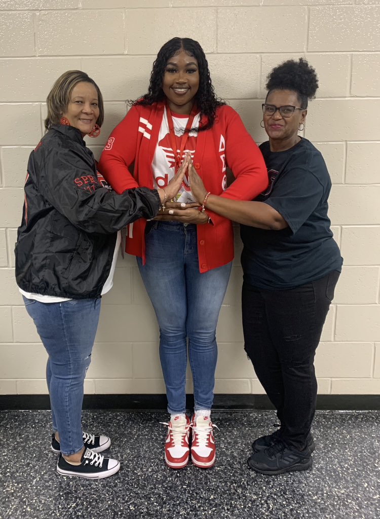 _xoMillz's tweet photo. Free College Application Week was a success! The community organizations helped out with some valuable information about college Greek life!
#NCCU #NCCUSOE #NCCU_MSA #PCS_NC #SCHS https://t.co/7VqNWnyG1V