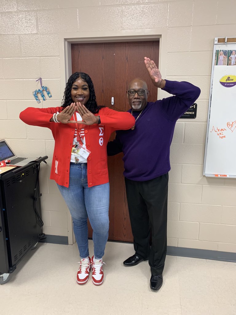 _xoMillz's tweet photo. Free College Application Week was a success! The community organizations helped out with some valuable information about college Greek life!
#NCCU #NCCUSOE #NCCU_MSA #PCS_NC #SCHS https://t.co/7VqNWnyG1V