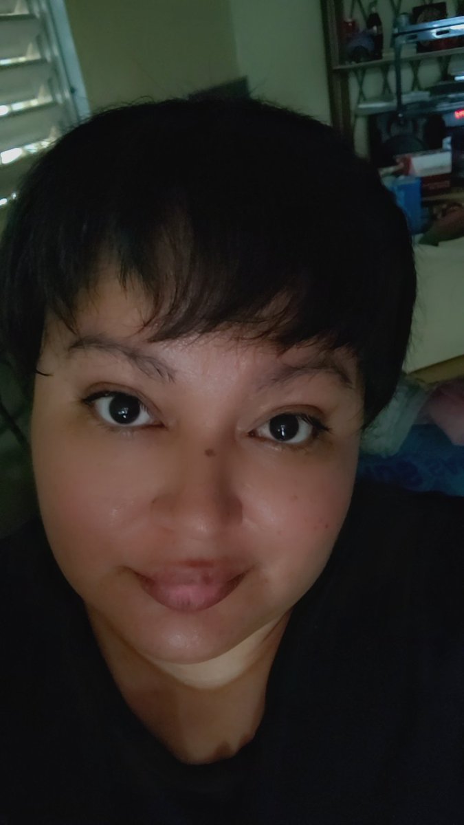 What's up X 😊  yes I chop my hair 🤪  it's way to hot in Puerto Rico for long hair. 😋