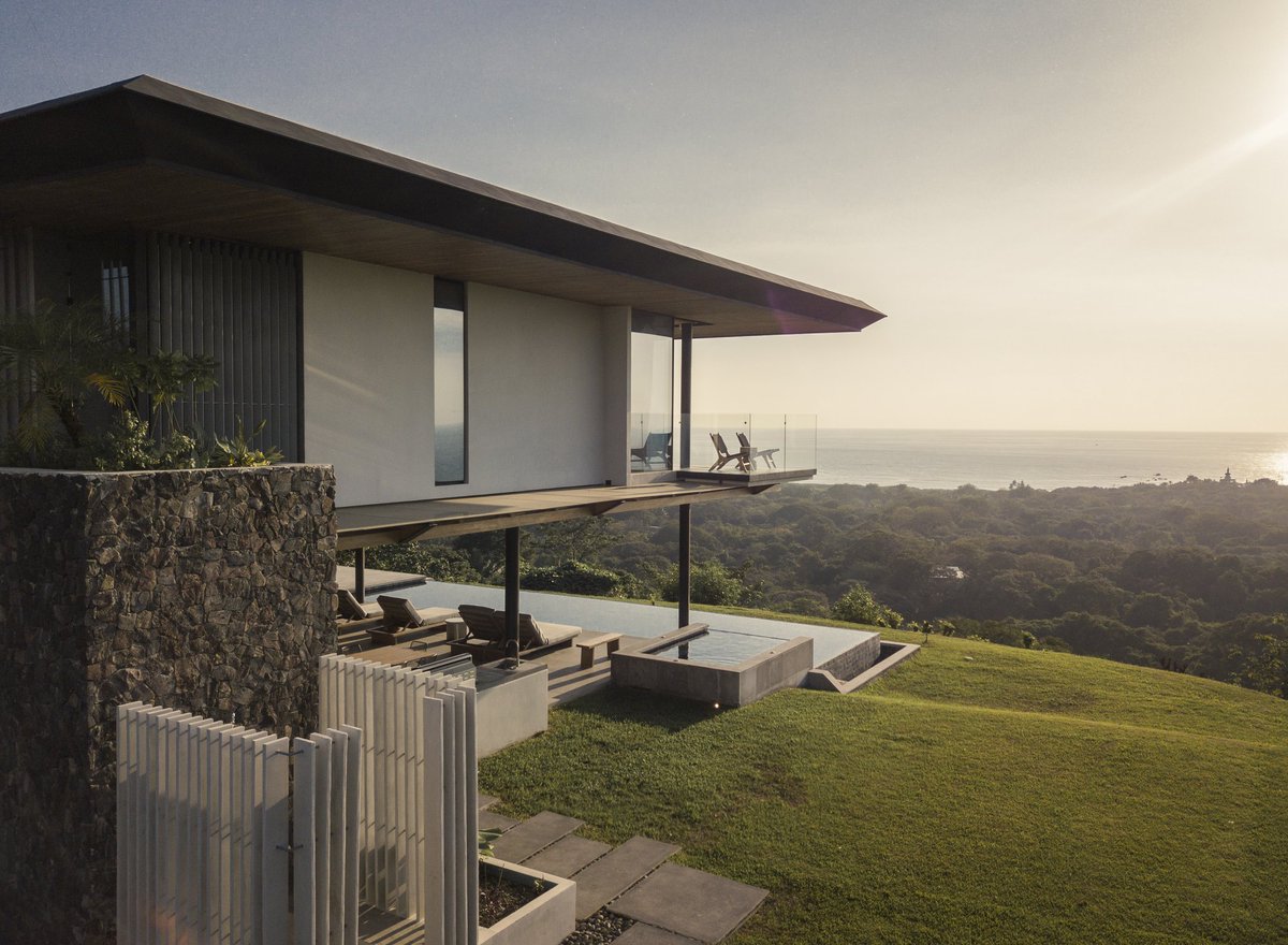 Exciting moments at Studio Saxe as we unveil Casa con Vista, our latest endeavor in Nosara, Costa Rica.

"Casa con Vista, a place where design finds meaning in the embrace of nature." - Benjamin G. Saxe

studiosaxe.com/projects/