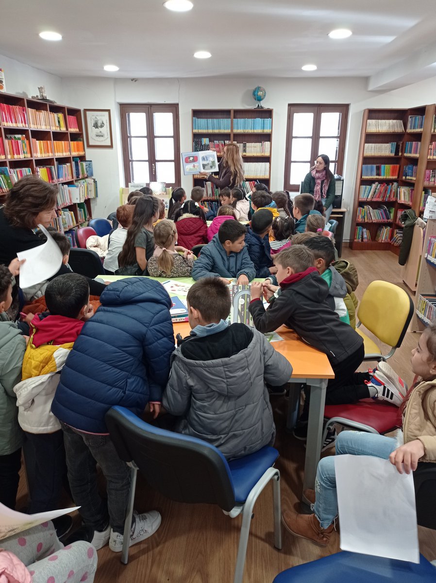 Biblioteca_SEG's tweet photo. 🤩 Esta mañana, para celebrar este día, hemos recibido la visita de los alumnos de 1º y 2º de E.P. del CEIP Virgen del Rivero.
¡Volved pronto chicos!
#visitasmolonas #diadelasbibliotecas @VirgendelRivero @Ayto_SEG https://t.co/FwBcKYRvKW