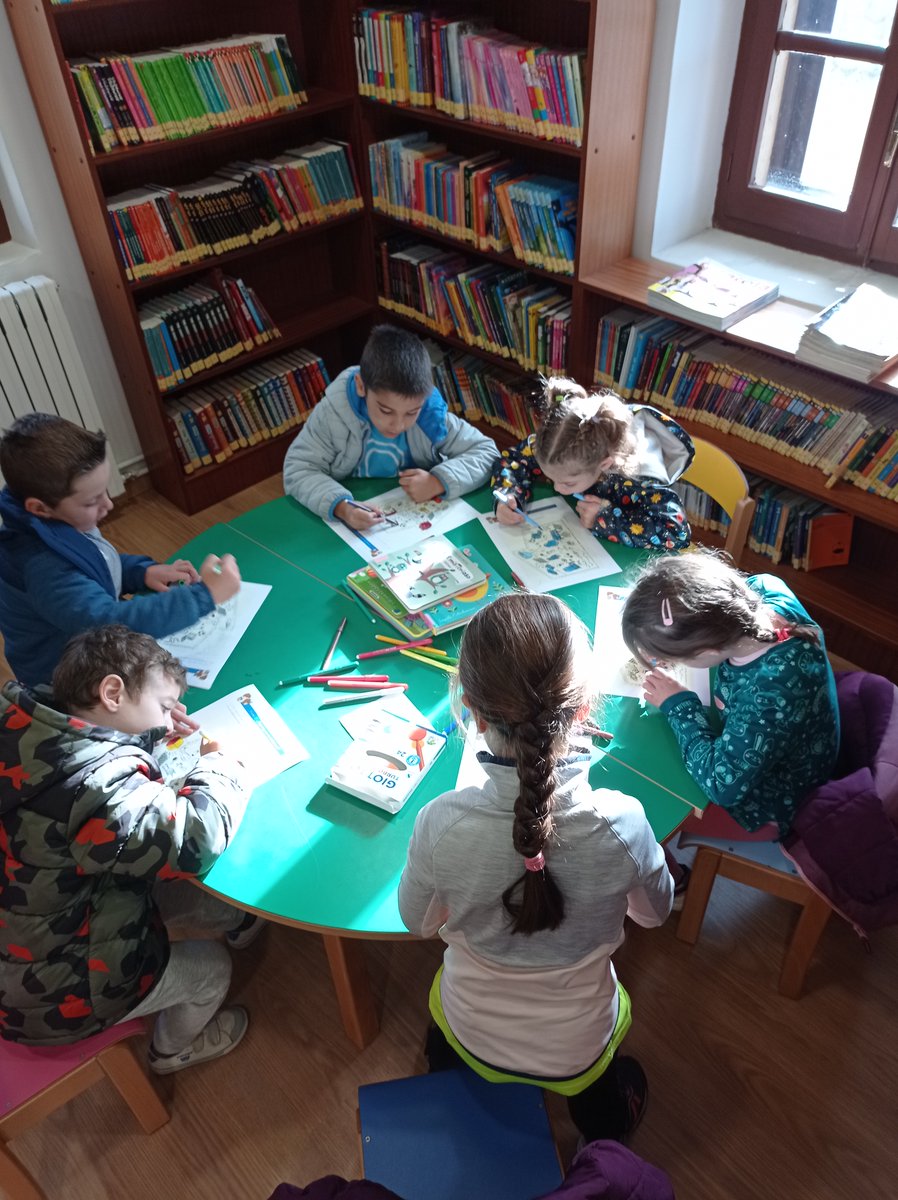 Biblioteca_SEG's tweet photo. 🤩 Esta mañana, para celebrar este día, hemos recibido la visita de los alumnos de 1º y 2º de E.P. del CEIP Virgen del Rivero.
¡Volved pronto chicos!
#visitasmolonas #diadelasbibliotecas @VirgendelRivero @Ayto_SEG https://t.co/FwBcKYRvKW