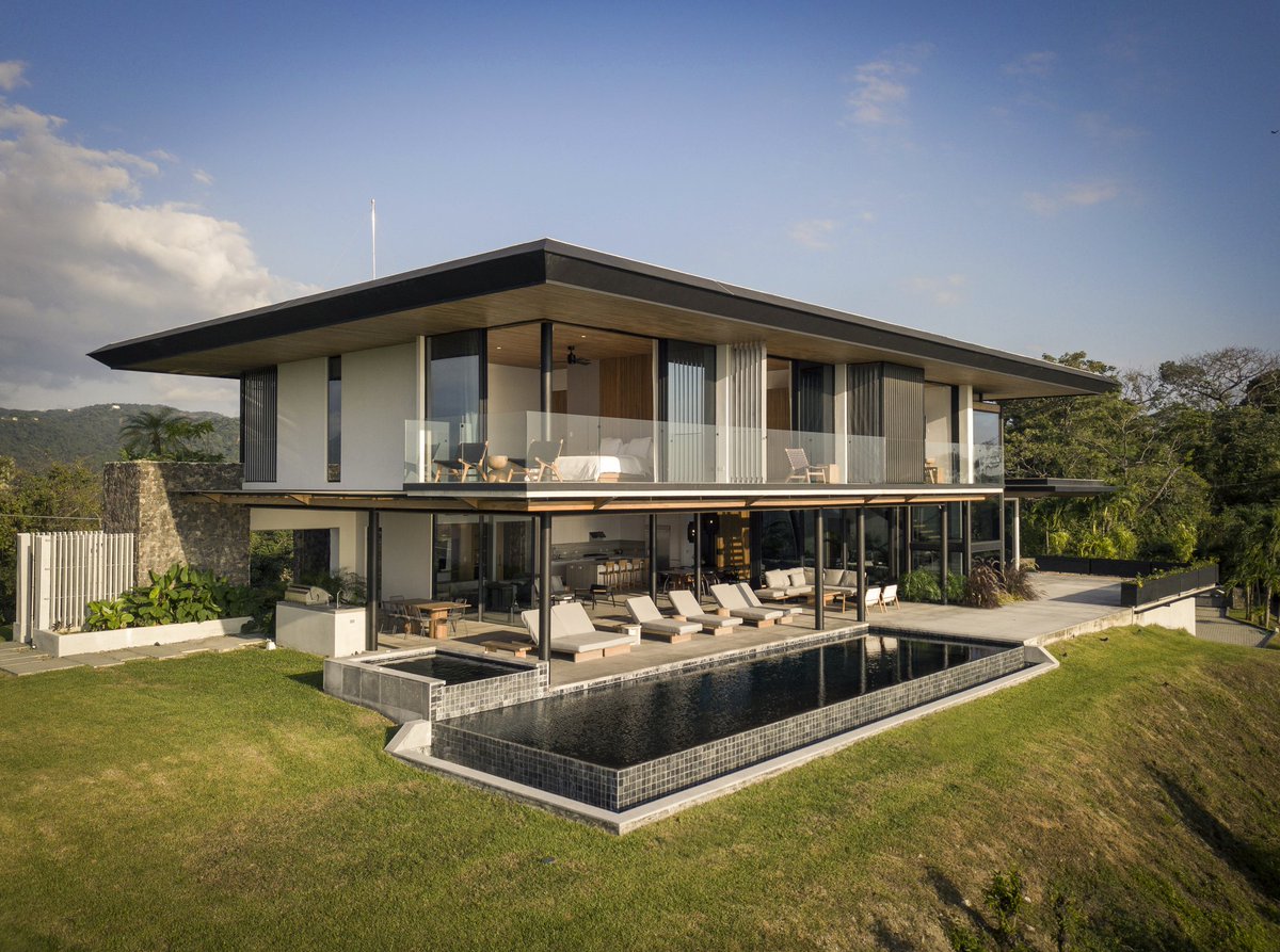 StudioSaxe's tweet image. Exciting moments at Studio Saxe as we unveil Casa con Vista, our latest endeavor in Nosara, Costa Rica.

"Casa con Vista, a place where design finds meaning in the embrace of nature." - Benjamin G. Saxe

studiosaxe.com/projects/