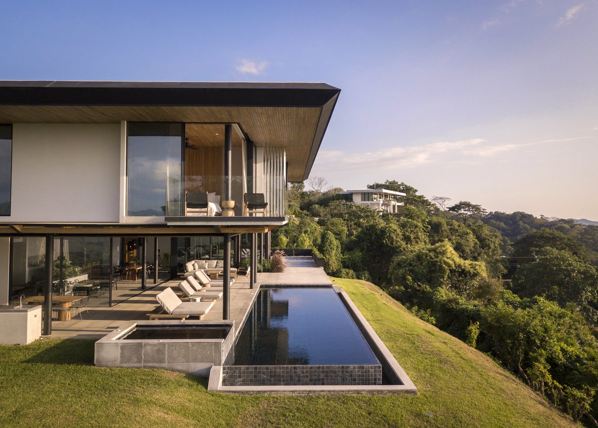 StudioSaxe's tweet image. Exciting moments at Studio Saxe as we unveil Casa con Vista, our latest endeavor in Nosara, Costa Rica.

"Casa con Vista, a place where design finds meaning in the embrace of nature." - Benjamin G. Saxe

studiosaxe.com/projects/