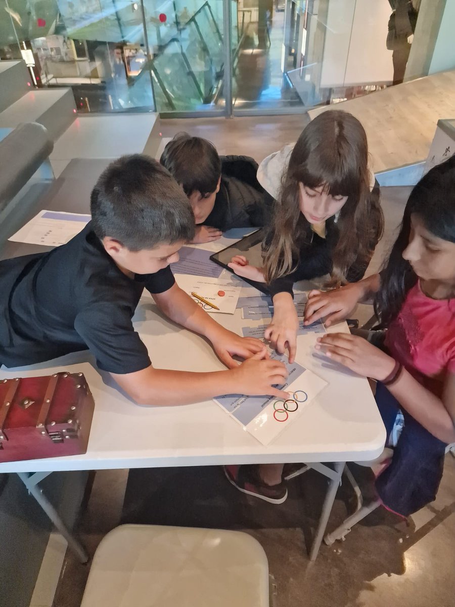 escolaelshorts's tweet photo. Els nens i nenes de 5è visiten el #MuseuOlimpicidelEsport i participen a l'escape room "Sense gènere". Hauran pogut escapar tots i totes?
#coeducacio
#igualtat
#inclusion
#Genere
#Esport
#esportperatohom
#cooperacio https://t.co/LQyGP138pd