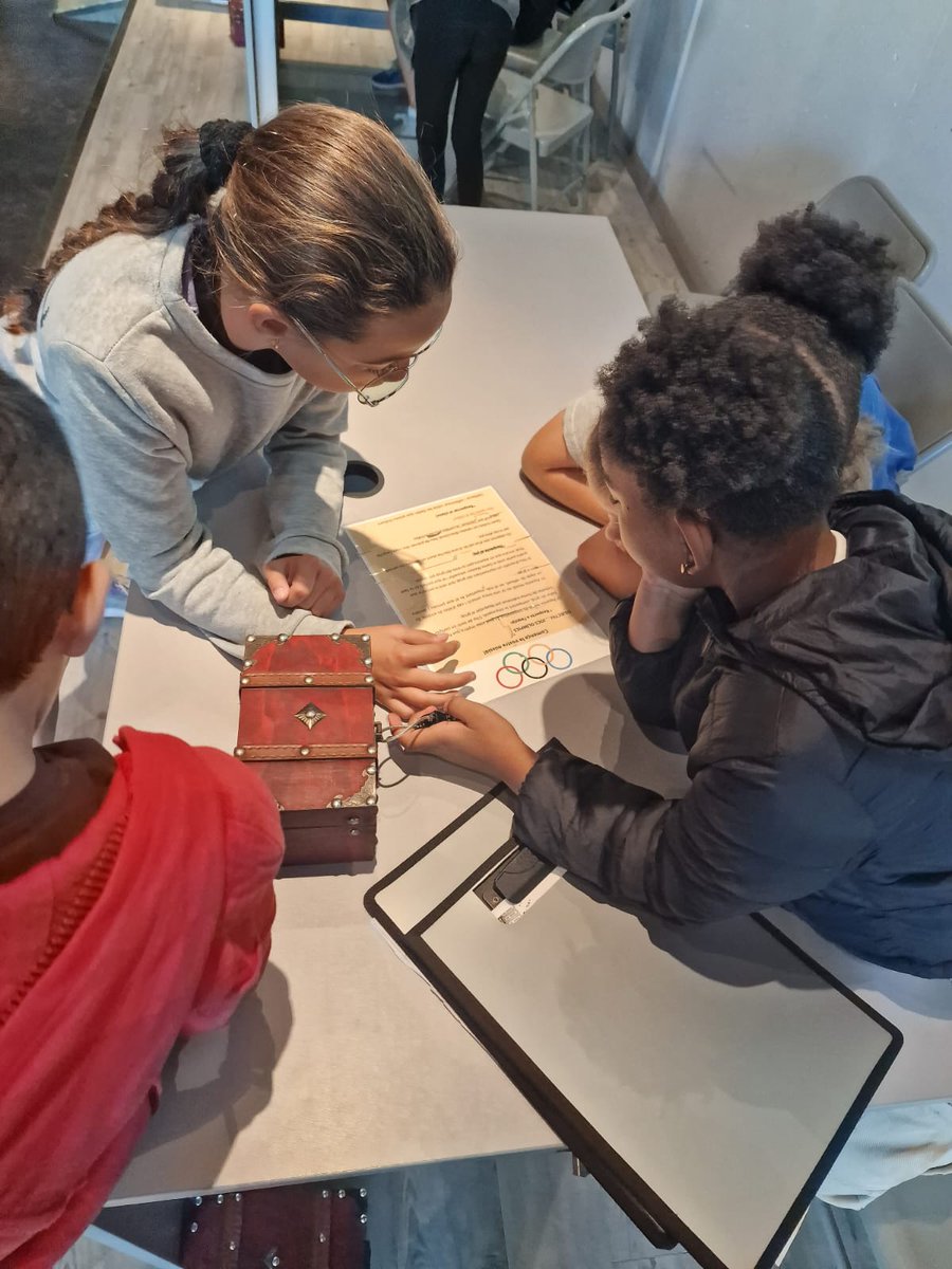escolaelshorts's tweet photo. Els nens i nenes de 5è visiten el #MuseuOlimpicidelEsport i participen a l'escape room "Sense gènere". Hauran pogut escapar tots i totes?
#coeducacio
#igualtat
#inclusion
#Genere
#Esport
#esportperatohom
#cooperacio https://t.co/LQyGP138pd