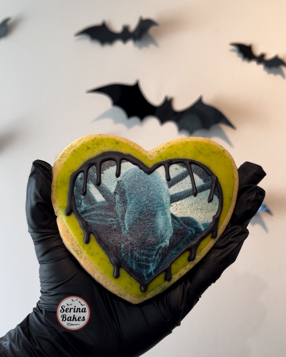 serinabakes's tweet photo. “In space, no one can hear you scream.” 👽💚
These Alien sugar cookies will be at our upcoming events! 🖤
#serinabakes #vegan #sugarcookies #heartshapedsugarcookies #blooddrip #vegansugarcookies #aliens #alienmovies #halloween #halloweencookies #edinburgh #horror #horrorcookies https://t.co/sCkijEiRI8