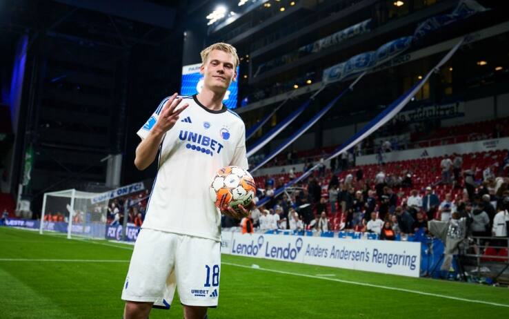 OEDIPUS IN BOOTS: A FATHER-SON FOOTBALL SAGA

A remorseless Nordic striker scoring goals against anybody who stands in their way? <a href="/Biggg_C_/">Callum Turner</a>  explains why, in Orri Óskarsson's case, this now-familiar story is a little bit different.

open.substack.com/pub/thegaffer/…