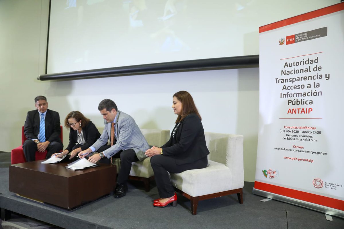 MinjusDH_Peru's tweet photo. ¡Sumando esfuerzos! 🤝 La Autoridad Nacional de Transparencia y Acceso a la Información Pública del MINJUSDH y la Secretaría Nacional de Acceso a la Información de la Contraloría General de la Unión de Brasil firmaron un importante Convenio de Cooperación Interinstitucional. https://t.co/OqwQ0smTFq