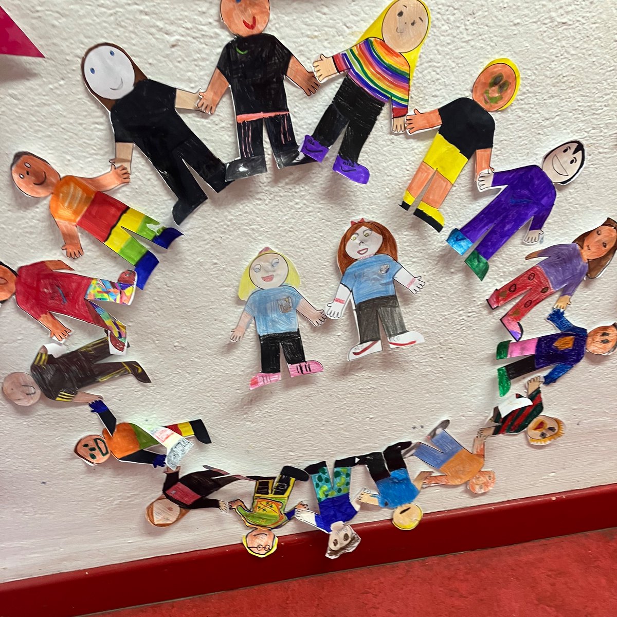 CloneenNS's tweet photo. Bright and colourful artwork by 1st and 2nd Class 🎨🖌️ https://t.co/ty5ReTJJl8