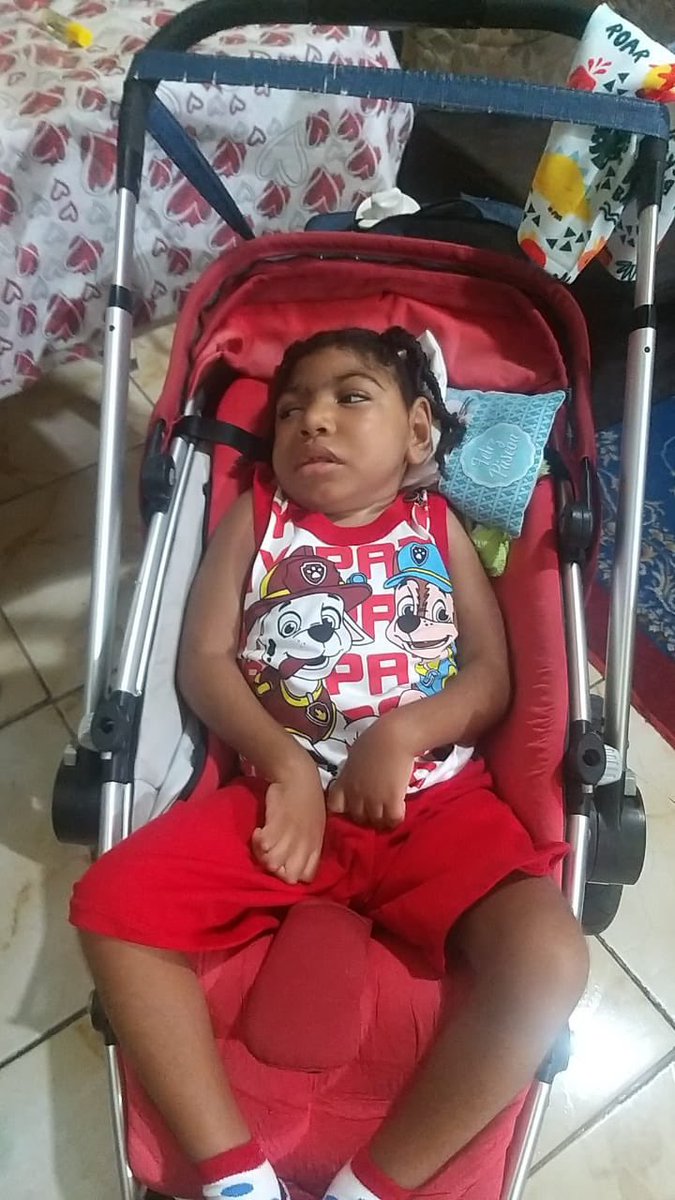 EuMartins021_'s tweet photo. https://t.co/iTWlHHBNxg
 sou théo tenho 4 aninhos ,E tenho paralisia celebral, Estou precisando dessa cadeira  pois sou muito gordinho e não consigo fica mais em carrinho,Mais vovó,papai e mamãe não conseguem  compra pois ela é um pouco cara,Quem poder me ajudar ficaremos gratos. https://t.co/laGol6ucM7