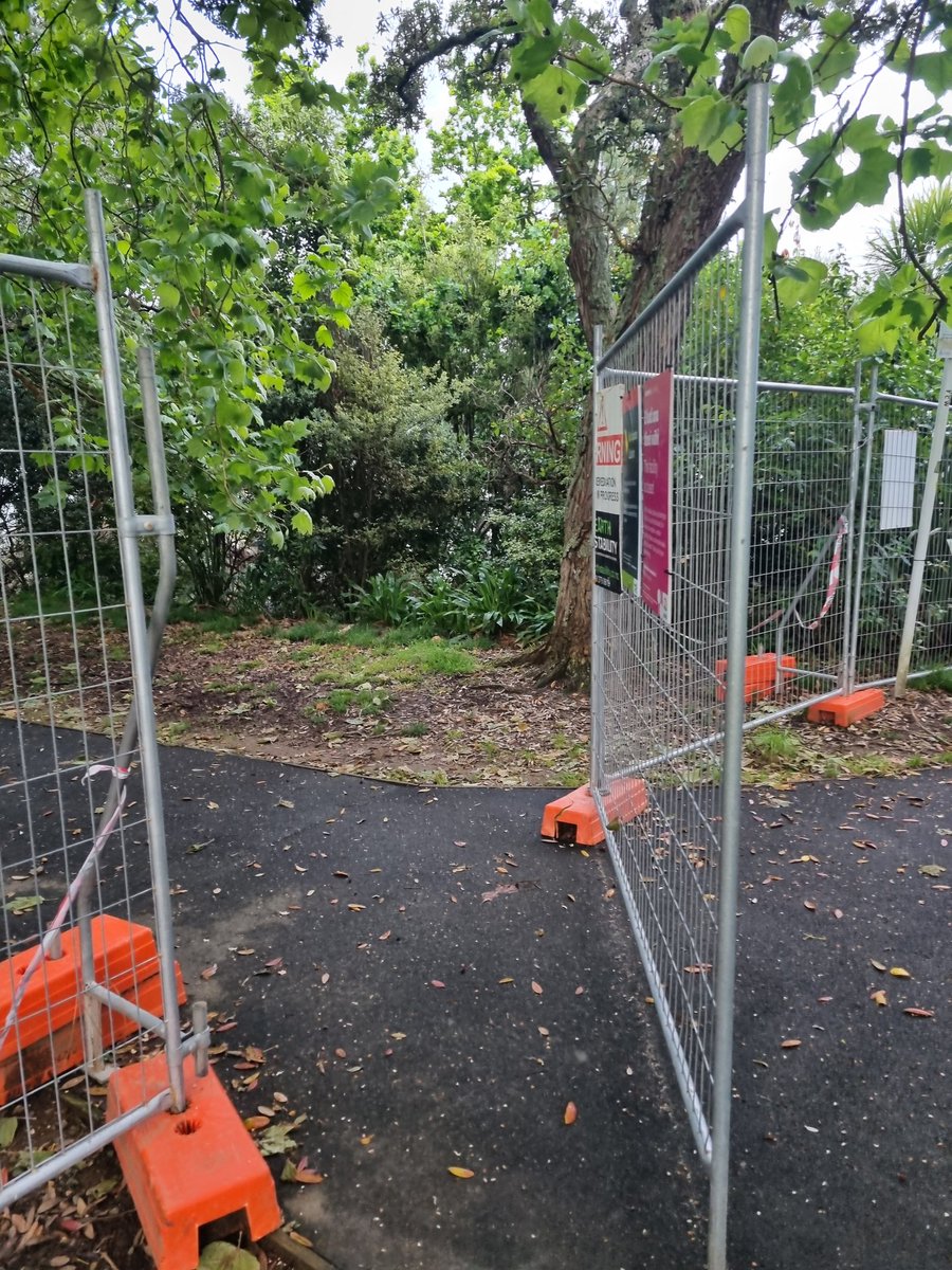 weegian's tweet photo. Auckland Council have left a dangerous pathway easily accessible and way way behind completion date at Point Erin.

Is this what our rates go towards? https://t.co/akO35t5zvD