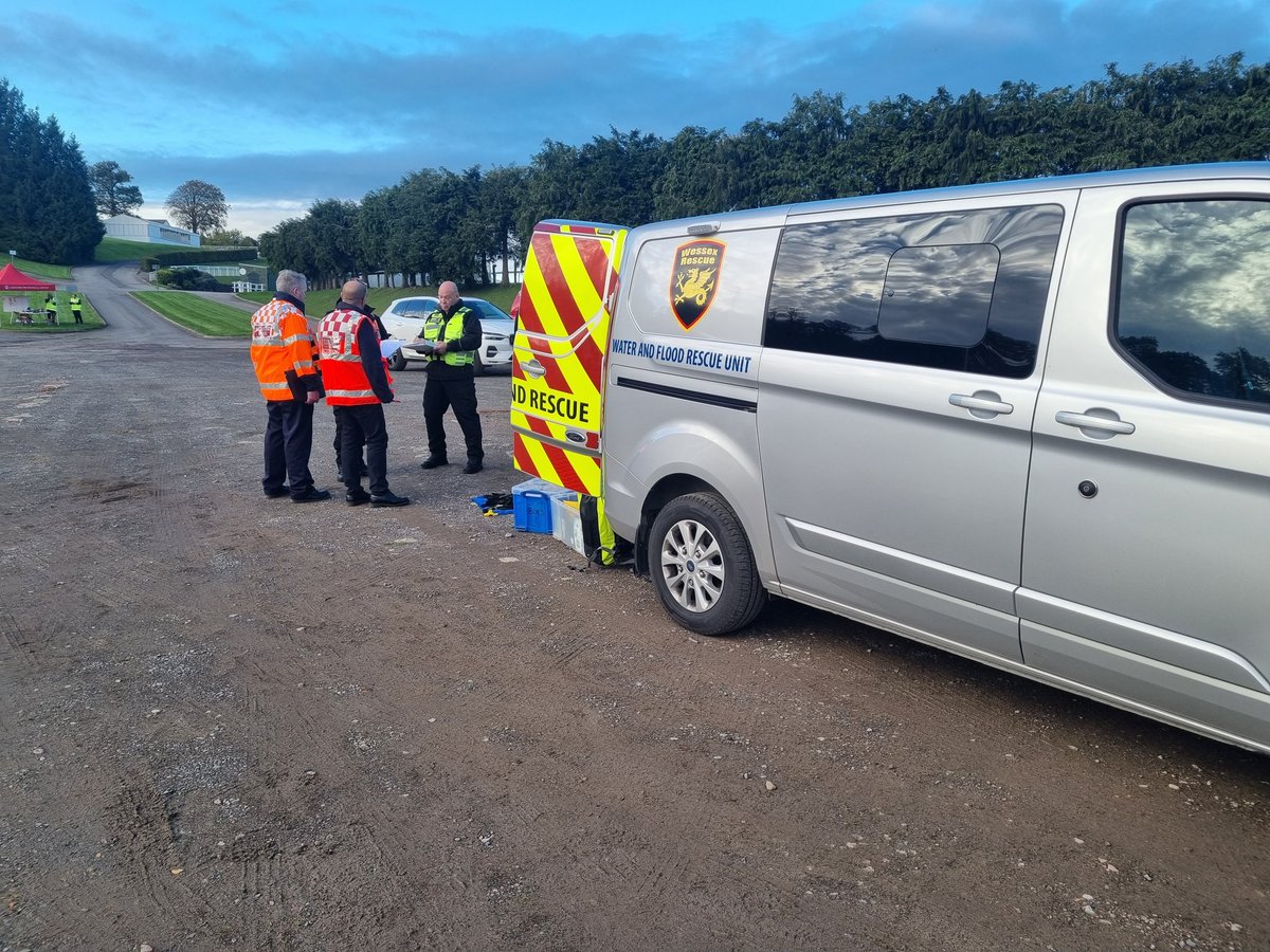 WessexRescue's tweet photo. Wessex, along with @barbhovercraft @surflifesaving, are attending a multiagency exercise in the chepstow area. #savinglives #multiagency #multiagancytasking #welshfirerescue #tosearch #searchandrescue #rescue #chepstow https://t.co/ZojhF7qe8E