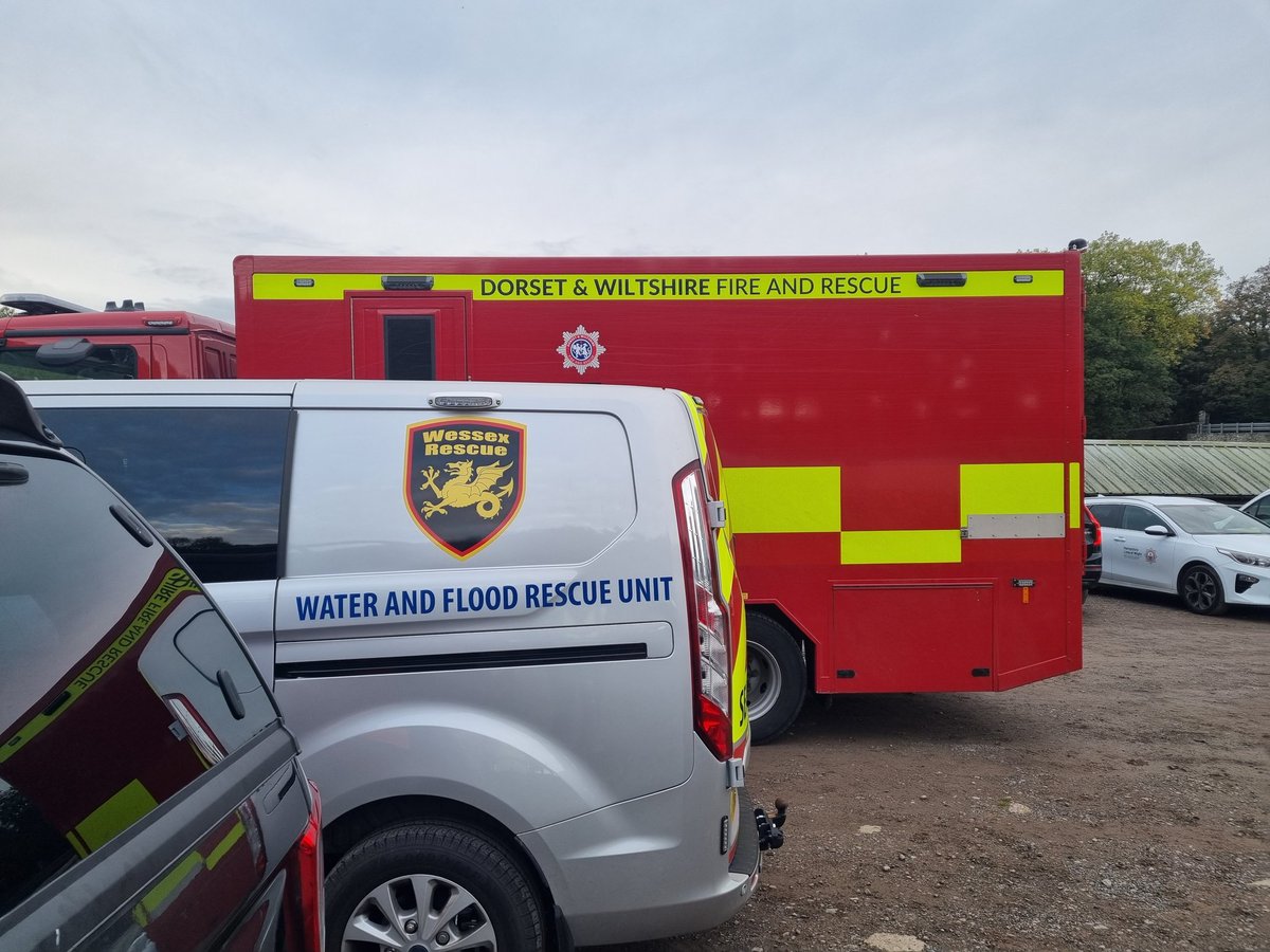 WessexRescue's tweet photo. Wessex, along with @barbhovercraft @surflifesaving, are attending a multiagency exercise in the chepstow area. #savinglives #multiagency #multiagancytasking #welshfirerescue #tosearch #searchandrescue #rescue #chepstow https://t.co/ZojhF7qe8E