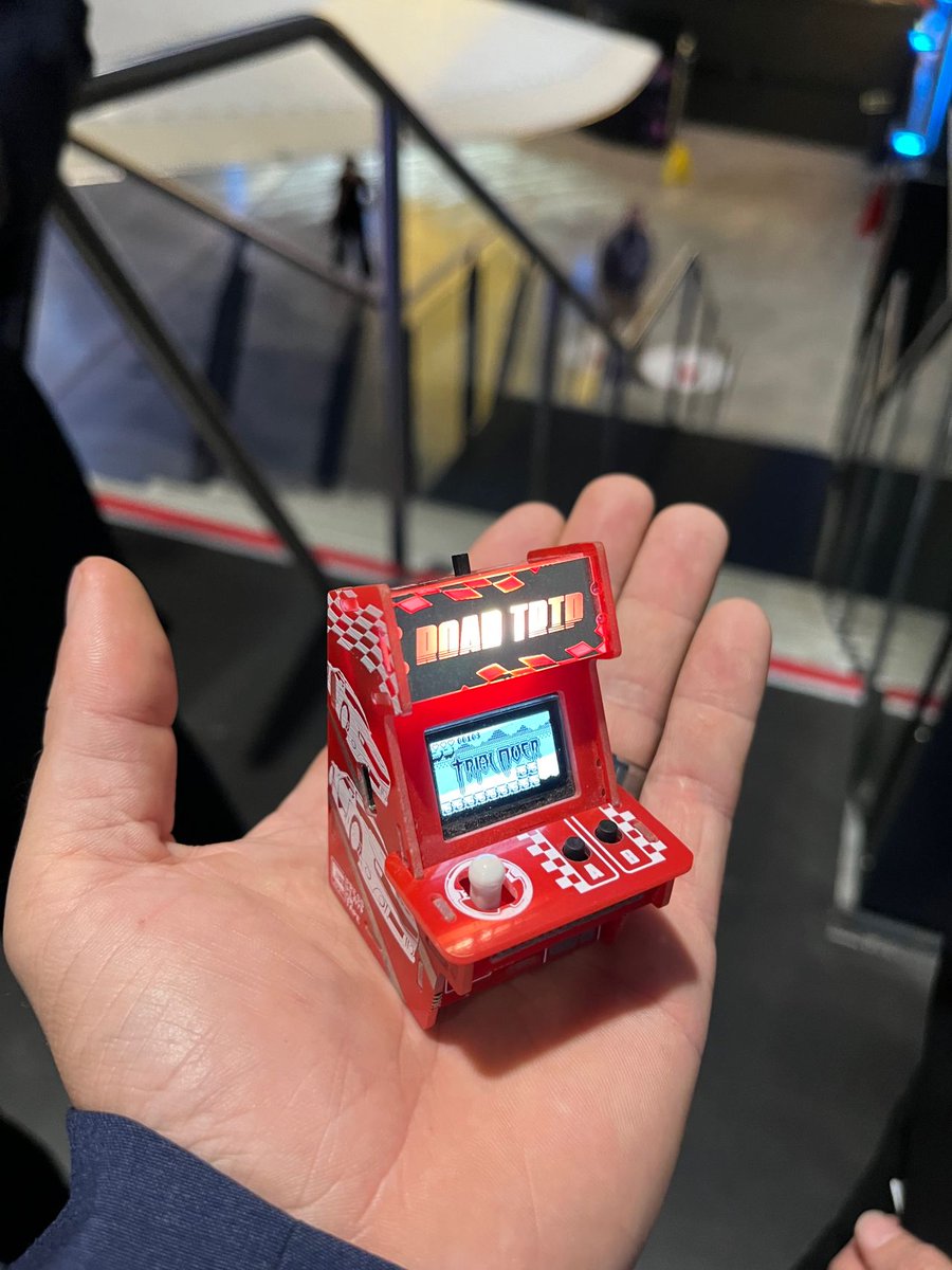 playmicrocade's tweet photo. @hackaday 100% PCB arcade machine :) https://t.co/I7RbAq7dfx
