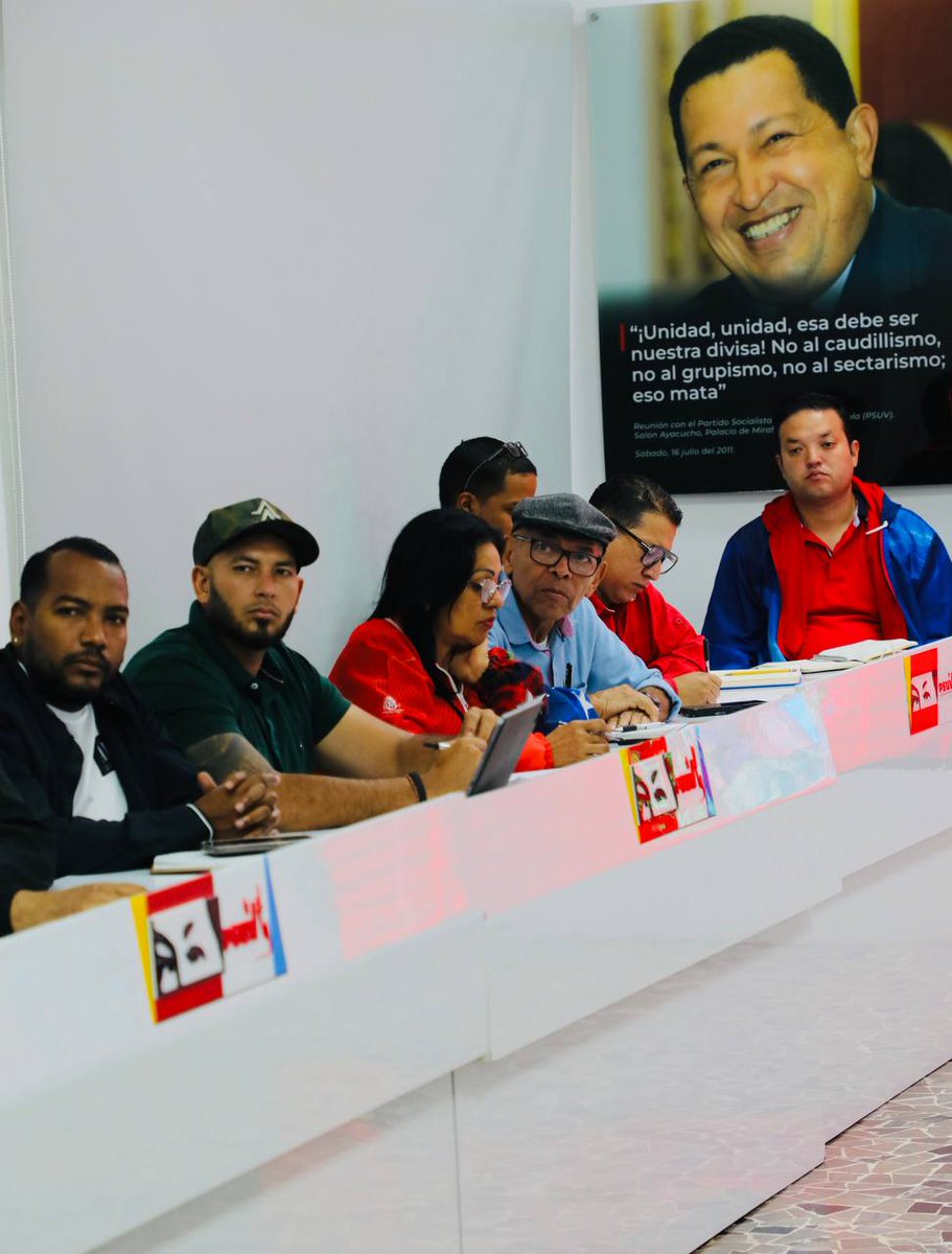 gestionperfecta's tweet photo. Durante la reunión de la
Dirección Regional del @PartidoPSUV, este #24Oct evaluamos el trabajo que venimos desarrollando en Caracas para recuperar el estado de bienestar social del pueblo.

#24Oct https://t.co/3QN2jzZFLY