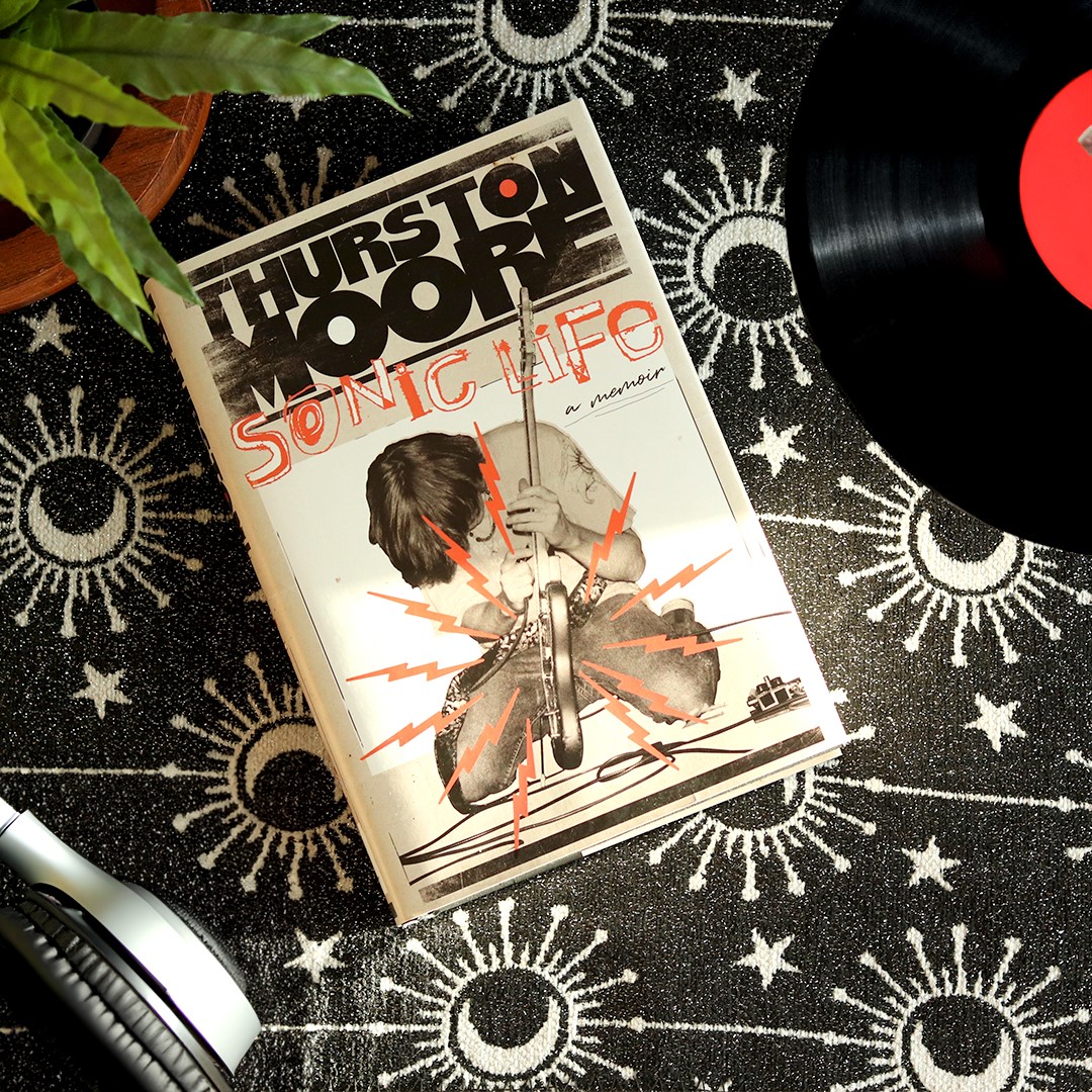 thesonicyouth's tweet image. Thurston Moore's 'Sonic Life: A Memoir' is out today! ThurstonMoore.lnk.to/SonicLife

#SonicLife