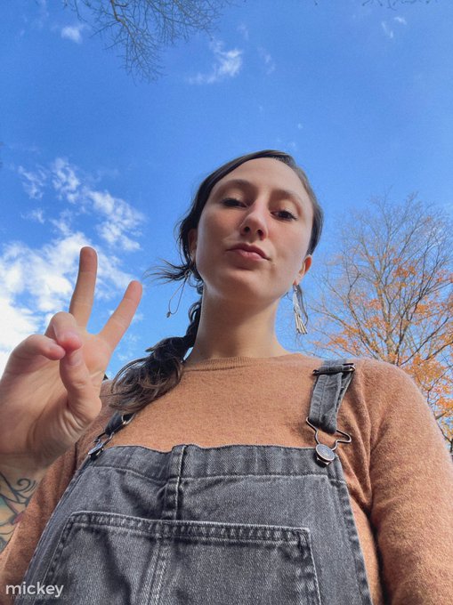 𝗃𝗎𝗌𝗍 𝖺 𝖻𝗂𝗆𝖻𝗈 𝖾𝗇𝗃𝗈𝗒𝗂𝗇𝗀 𝖺𝗎𝗍𝗎𝗆𝗇 🍂 https://t.co/NtjTeiik4d