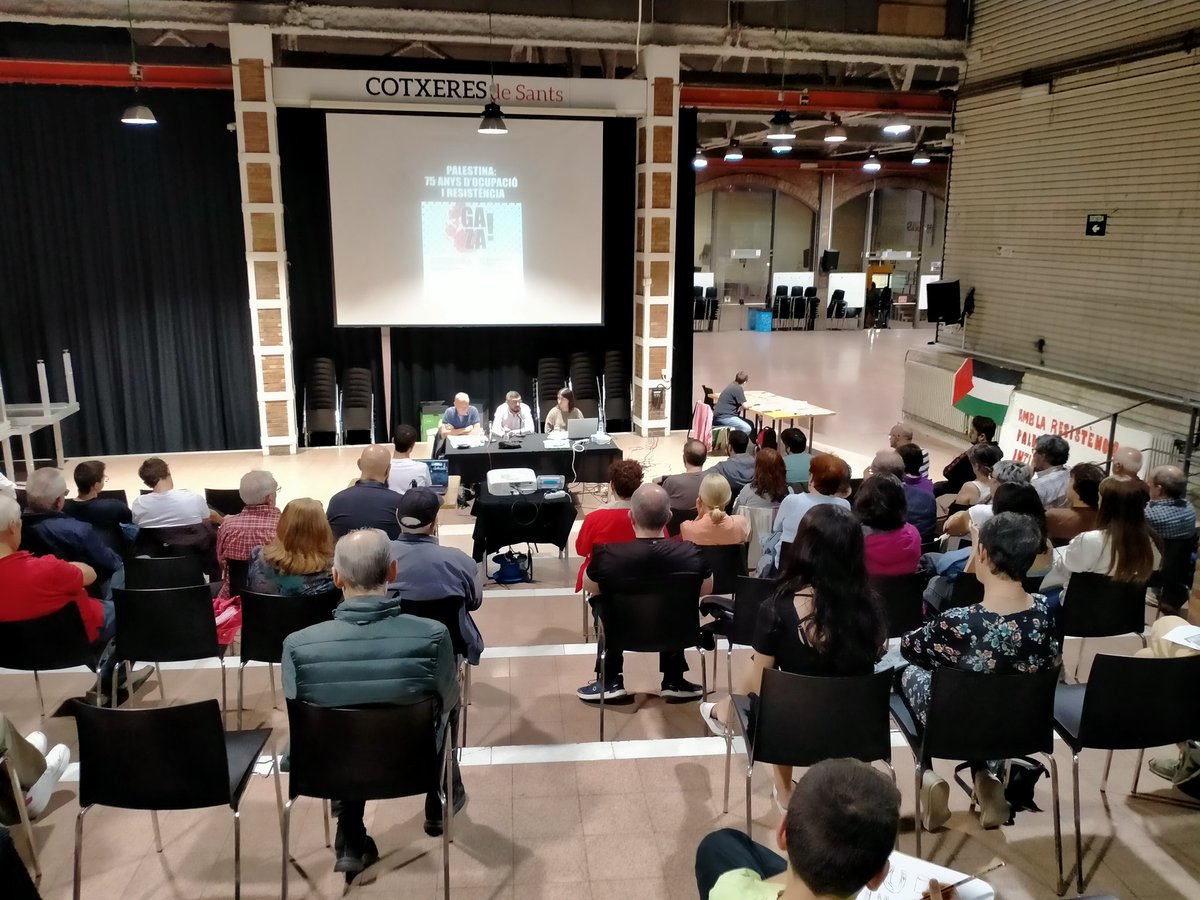 luchainternacio's tweet photo. Ara mateix a #Sants, #Barcelona estem fent la xerrada sobre "#PALESTINA: 75 anys d'ocupació i resistència." 
Amb el Ahmad Atawneh de la @Palestina_cat, el Josep Lluís del Alcázar de @luchainternacio i presentació a càrrec  de la @crxsbell. 
#FreePalestine @proucomplicitat https://t.co/Gnfl80TJDD