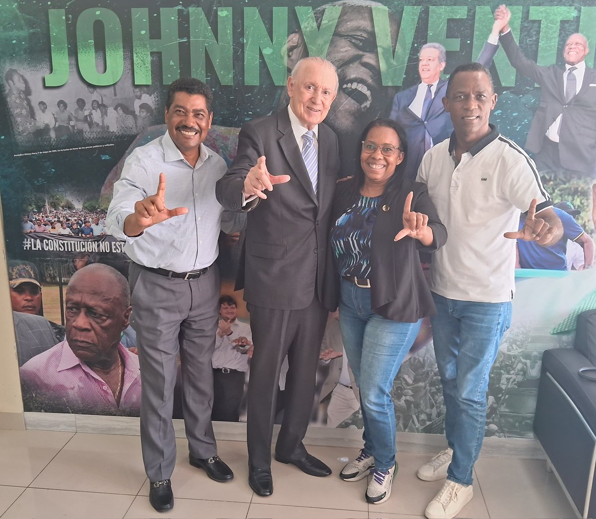 Junto a nuestro compañero ex vicepresidente de la República, miembro de la Dirección Política y presidente del DN, el compañero <a href="/RafaelFAdC/">Rafael Alburquerque</a>, nuestro Enlace Político <a href="/JesusFelizSDN/">Jesús Féliz</a> y el compañero aspirante a Diputado #MarianoMontero después de una exitosa reunión de GSD