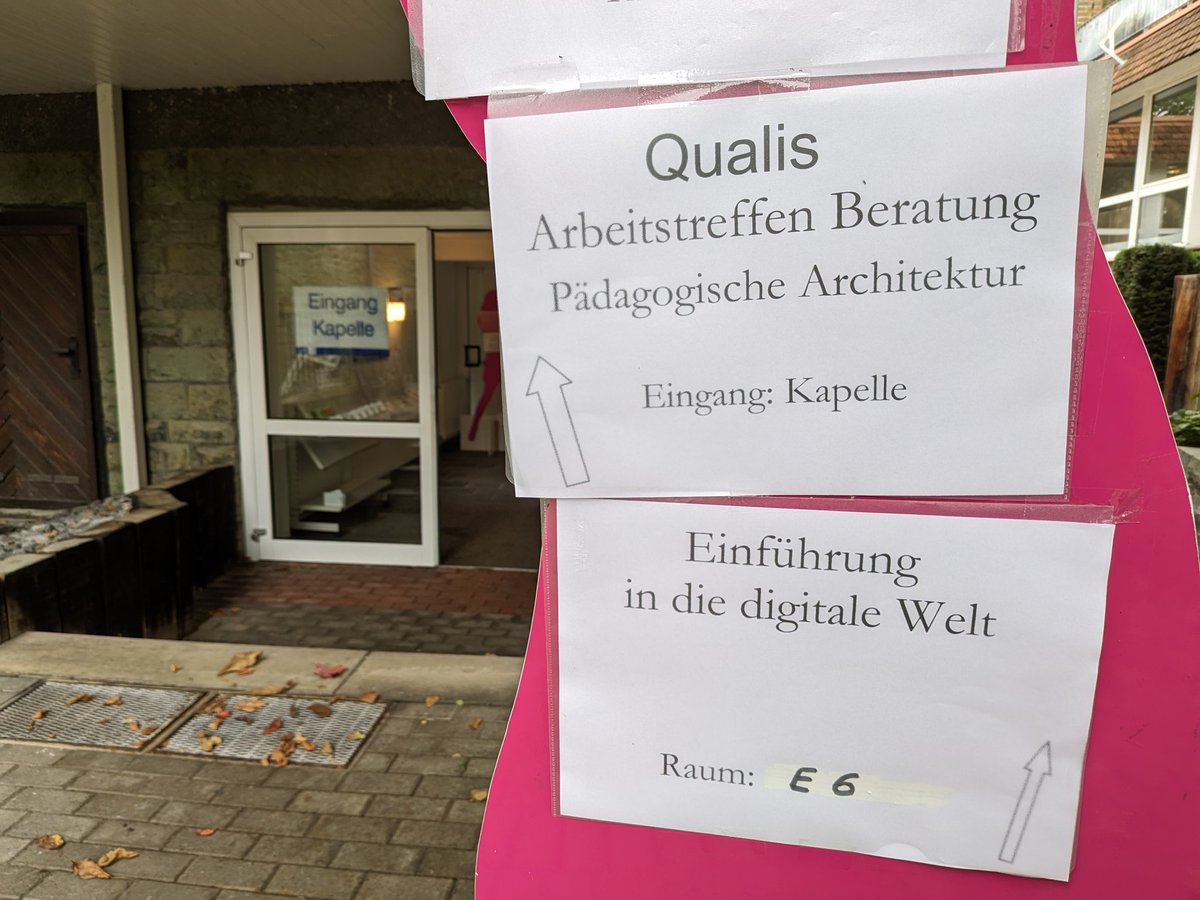 lernraum_ent's tweet photo. Herbst-Arbeitstreffen der Berater*innen Pädagogische Architektur #BePA @qualisnrw.

Am 24. &amp; 25. Oktober arbeiten wir zum Thema "Innehalten: Klarheit, Ergebnisse, Evolution - unsere Reise geht weiter". #spannungsbasiertesArbeiten #Rollenklarheit

Schiff ahoi! https://t.co/3vOJqI0nYs