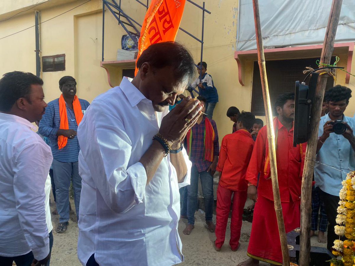 Preddybjp's tweet photo. దేవి నవరాత్రి  ఉత్సవాల సందర్బంగా బోధన్ పట్టణంలోని సార్వజనిక్ దేవి శోభయాత్రలో పాల్గొని ఆ అమ్మవారి ఆశీస్సులు తీసుకోవడం జరిగింది. https://t.co/fgrS1kTMVS