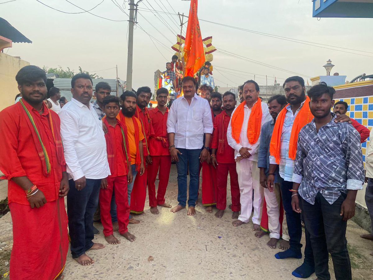 Preddybjp's tweet photo. దేవి నవరాత్రి  ఉత్సవాల సందర్బంగా బోధన్ పట్టణంలోని సార్వజనిక్ దేవి శోభయాత్రలో పాల్గొని ఆ అమ్మవారి ఆశీస్సులు తీసుకోవడం జరిగింది. https://t.co/fgrS1kTMVS