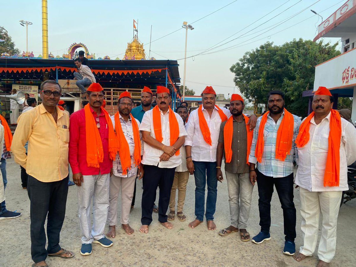 Preddybjp's tweet photo. దేవి నవరాత్రి  ఉత్సవాల సందర్బంగా బోధన్ పట్టణంలోని సార్వజనిక్ దేవి శోభయాత్రలో పాల్గొని ఆ అమ్మవారి ఆశీస్సులు తీసుకోవడం జరిగింది. https://t.co/fgrS1kTMVS