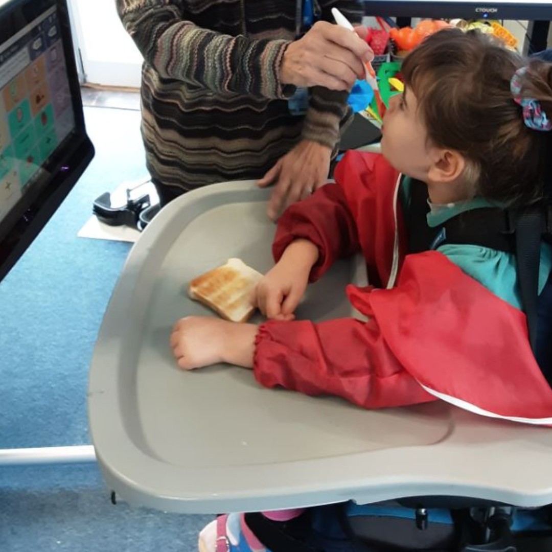 Childrens_Trust's tweet photo. This term at The Children's Trust School, Yellow Class' topic is 'If you go down to the woods...' and they have been doing some fantastic Gruffalo themed cooking. 🐍

The children have been using communication devices to identify body parts, colours and ingredients. 💕 https://t.co/6smyxVx2oe
