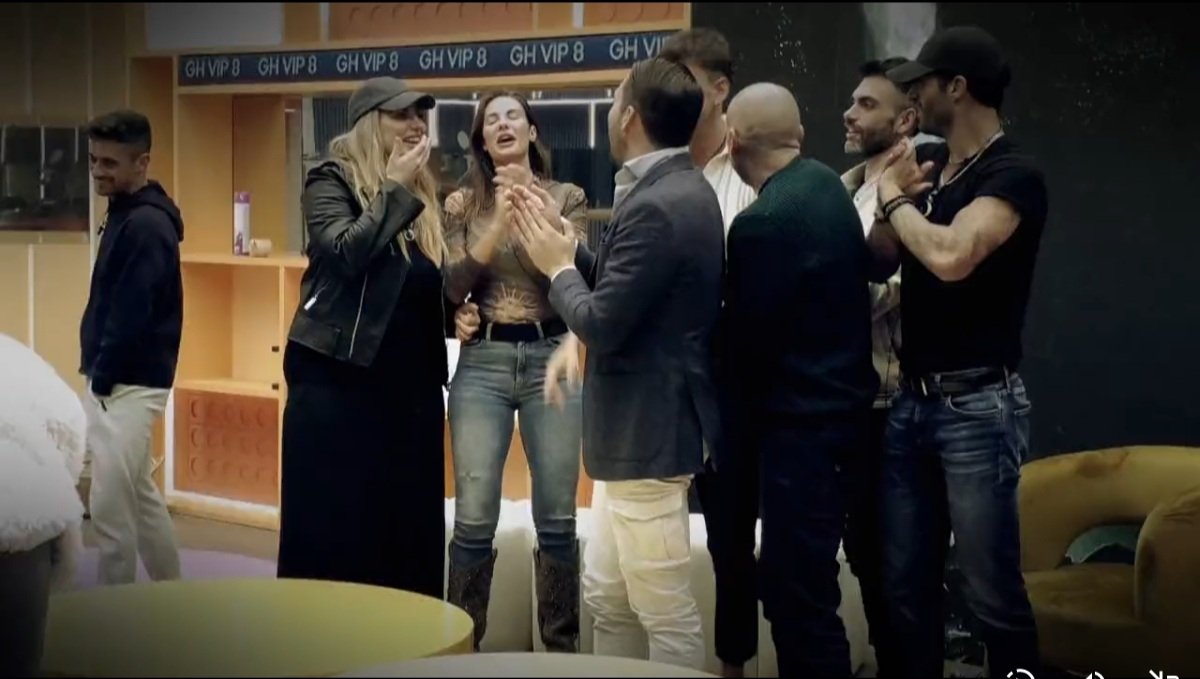a_p_ch_'s tweet photo. ¿Que team eres? #GHVIP24O

🔁 Team 💙🐑
❤ Team 🧡🦁 https://t.co/JeYvem6mGL