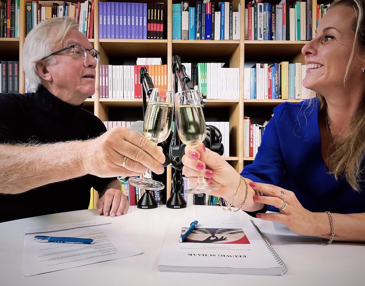 Dank <a href="/sypwynia/">Syp Wynia</a> en <a href="/ericjanvandorp/">Eric Jan van Dorp</a> van <a href="/blauwburgwal/">Uitgeverij Blauwburgwal</a> voor het vertrouwen. 
Mijn boek Eeuwig Schaak is vanaf volgend voorjaar te verkrijgen. ♟️