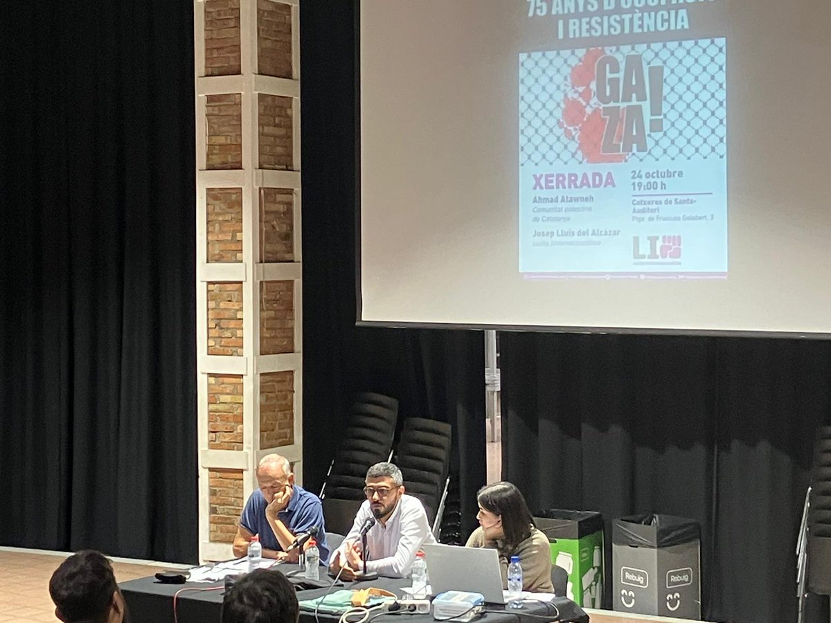 luchainternacio's tweet photo. Ara mateix a #Sants, #Barcelona estem fent la xerrada sobre "#PALESTINA: 75 anys d'ocupació i resistència." 
Amb el Ahmad Atawneh de la @Palestina_cat, el Josep Lluís del Alcázar de @luchainternacio i presentació a càrrec  de la @crxsbell. 
#FreePalestine @proucomplicitat https://t.co/Gnfl80TJDD