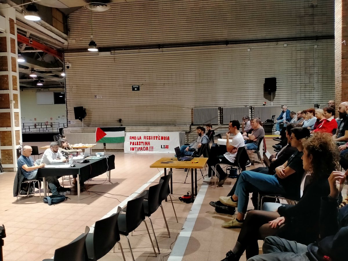 luchainternacio's tweet photo. Ara mateix a #Sants, #Barcelona estem fent la xerrada sobre "#PALESTINA: 75 anys d'ocupació i resistència." 
Amb el Ahmad Atawneh de la @Palestina_cat, el Josep Lluís del Alcázar de @luchainternacio i presentació a càrrec  de la @crxsbell. 
#FreePalestine @proucomplicitat https://t.co/Gnfl80TJDD