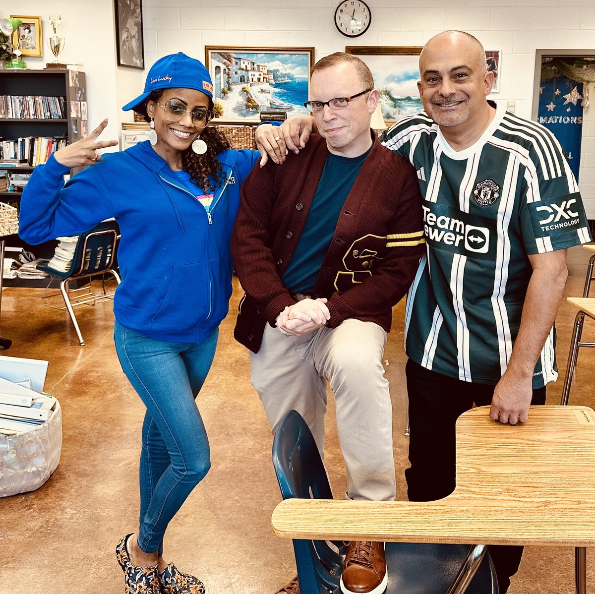 Celebrating Sports Day <a href="/LangstonHS_APS/">Langston High School</a> today! #spiritweek <a href="/kimjadavis/">Kimberly J-Davis</a> <a href="/JennDeninoAPS/">Jennifer Denino</a>