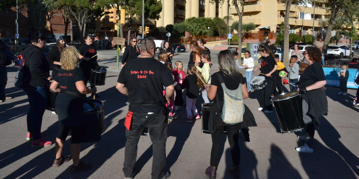 iSabadellcat's tweet photo. .@sospediatriasbd reclama el retorn de la pediatria a tots els CAP de #Sabadell: “Volem ser atesos sempre pel mateix pediatra, al nostre CAP i que no ens atenguin per telèfon o a distància”

https://t.co/xSgm7l6WJj https://t.co/E68eatnF1j