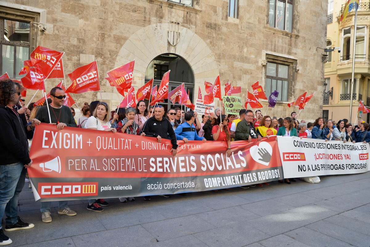 educacio_ccoopv's tweet photo. Avui @educacio_ccoopv @Sanitat_CCOOPV i @fscccoopv ens hem concentrat per la qualitat i el futur del sistema de serveis socials i per advertir que no ens anem a aturar si no es cumpleixen els acords #cuidemalsquecuiden
#serveissocialspublicsidequalitat https://t.co/RWJv2xwtT4