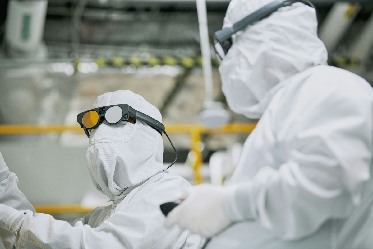 UL_Solutions's tweet photo. UL Solutions announced that Magic Leap 2 is the first device to achieve certification to ANSI/CAN/UL 8400, the world’s first safety standard dedicated to spatial computing and extended reality equipment safety. More: https://t.co/uIPoLaXVhl https://t.co/myrrM3xWKF