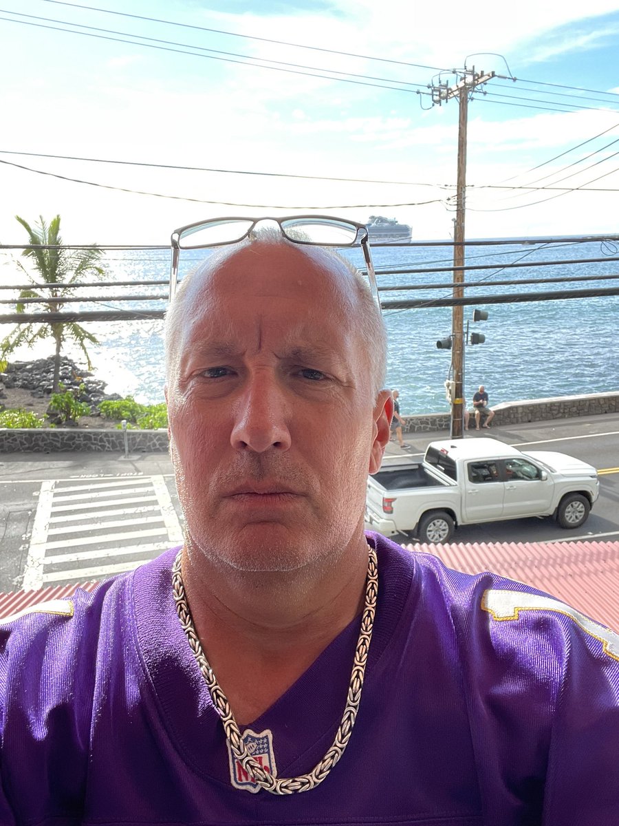 Q4CONQUER's tweet photo. Undefeated when in Hawaii since 2000… just saying #vikings #Hawaii #Skol  might be worth keeping me here #MinnesotaVikings https://t.co/F71as6AoQQ