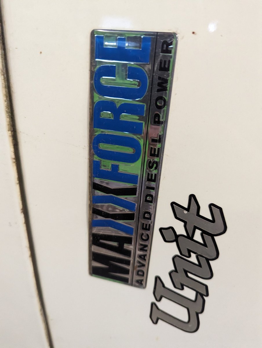 Has anyone on Twitter ever done an engine swap on an international. Got 3 year out of this motor lol and yes it was a piece of shit.