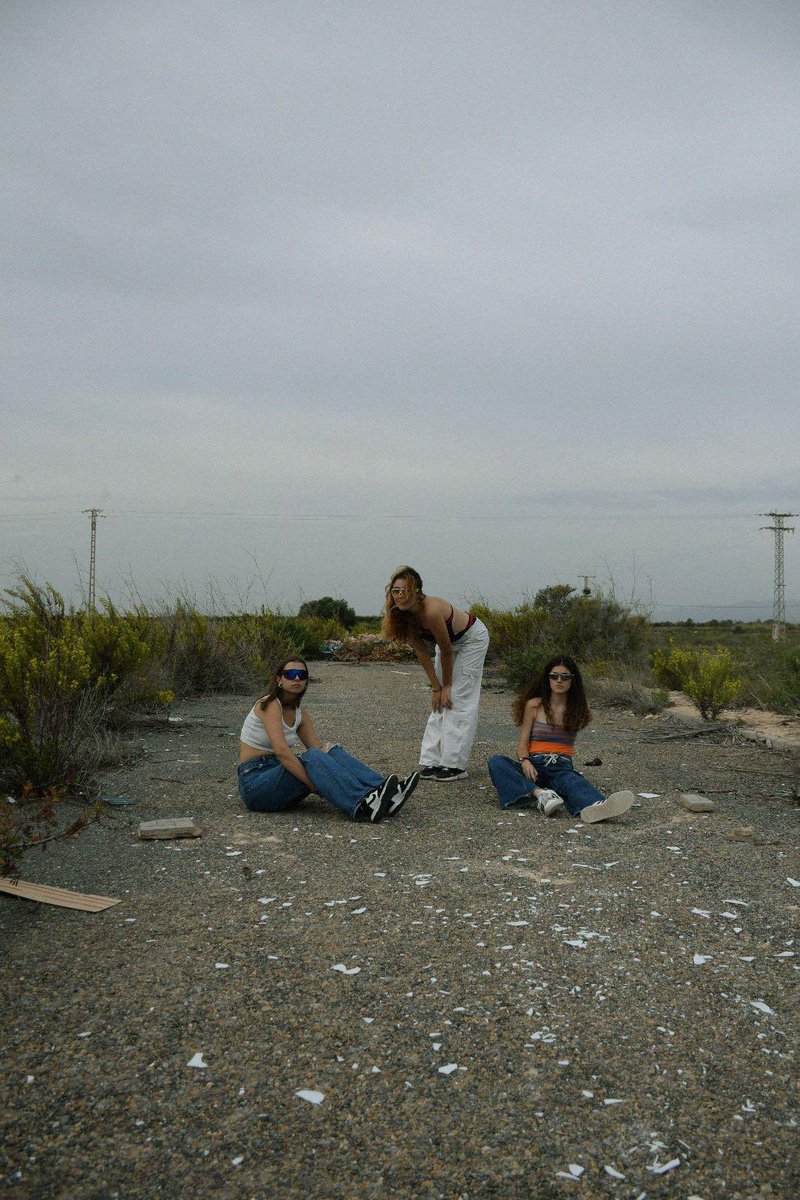 HOLA GENTE!!!! Tenemos cosas que contaross 

Nos hace mucha ilusión decir que estamos dentro de <a href="/GVistabella/">Grabaciones Vistabella</a> Muy agradecidas de formar parte de esta familia tan chula!!! 🙌🏻

Además, dentro de nada nueva musiquitaaaa, no se duerman👀👀👀

Un besico a totss🩷🥰🫶🏼🌟👑