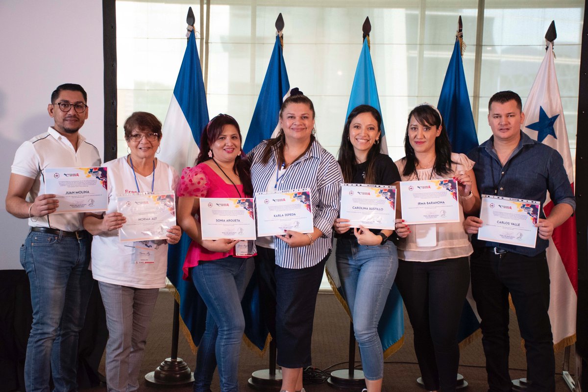 PRCVIH_Oficial's tweet photo. ¡El trabajo en equipo es clave para marcar la diferencia! El equipo del #PRCVIH  recientemente participó en el taller "Movimiento PRCVIH". Integrando esfuerzos, mejorando procesos y fortaleciendo la misión para dar respuesta al VIH #ClínicasVICITS  #SaludPública @CDCCentralAmer https://t.co/yU6sq4vujO