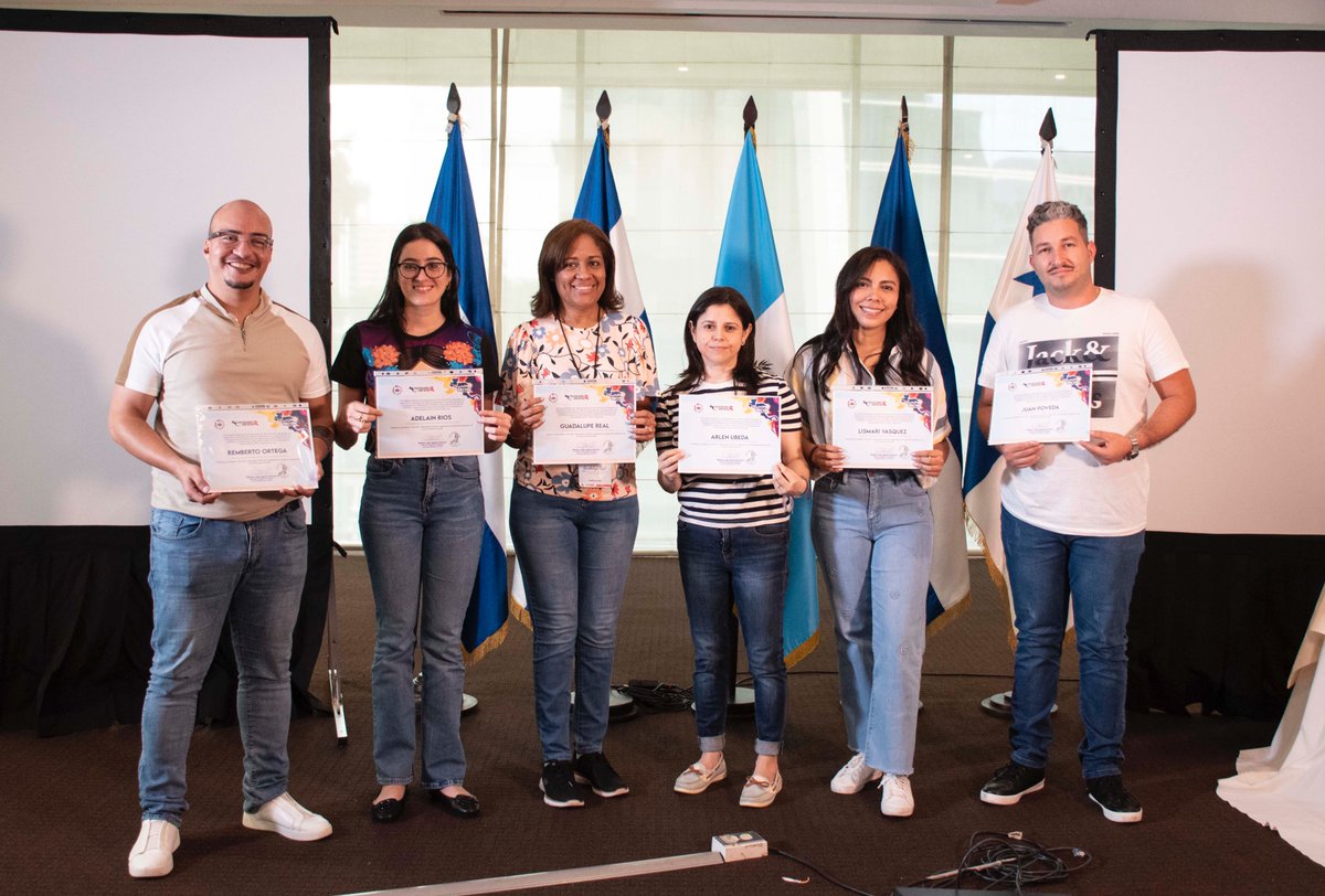 PRCVIH_Oficial's tweet photo. ¡El trabajo en equipo es clave para marcar la diferencia! El equipo del #PRCVIH  recientemente participó en el taller "Movimiento PRCVIH". Integrando esfuerzos, mejorando procesos y fortaleciendo la misión para dar respuesta al VIH #ClínicasVICITS  #SaludPública @CDCCentralAmer https://t.co/yU6sq4vujO