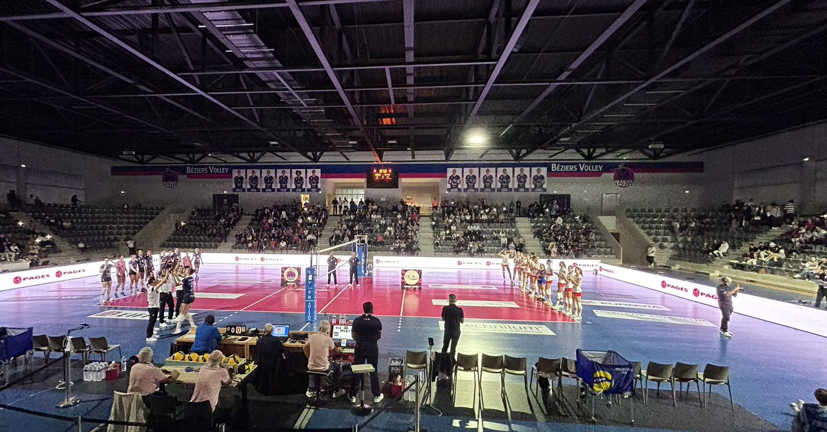 perislanguedoc's tweet photo. Une nouvelle saison au soutien ! @BeziersAngels @VilleDeBeziers ! Quel plaisir dans cette belle salle #volleyball @Occitanie https://t.co/pwfyfyugkQ
