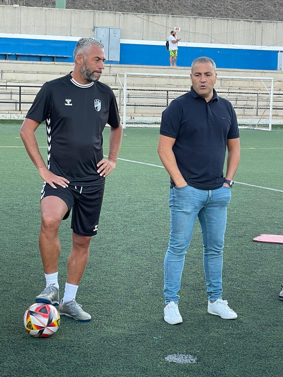 UDTamaraceite's tweet image. 𝐁𝐢𝐞𝐧𝐯𝐞𝐧𝐢𝐝𝐚 𝐝𝐞 𝐧𝐮𝐞𝐬𝐭𝐫𝐨 𝐩𝐫𝐞𝐬𝐢𝐝𝐞𝐧𝐭𝐞 𝐚 𝐈𝐯𝐚𝐧 𝐌𝐚𝐫𝐭𝐢𝐧, 𝐞𝐧𝐭𝐫𝐞𝐧𝐚𝐝𝐨𝐫 𝐪𝐮𝐞 𝐜𝐨𝐧𝐨𝐜𝐞 𝐚 𝐥𝐨𝐬 𝐣𝐮𝐠𝐚𝐝𝐨𝐫𝐞𝐬 𝐲 𝐜𝐨𝐦𝐢𝐞𝐧𝐳𝐚 𝐥𝐚 𝐧𝐮𝐞𝐯𝐚 𝐝𝐢𝐧á𝐦𝐢𝐜𝐚 𝐞𝐧 𝐞𝐥 𝐉𝐮𝐚𝐧 𝐆𝐮𝐞𝐝𝐞𝐬. 💯⚔️