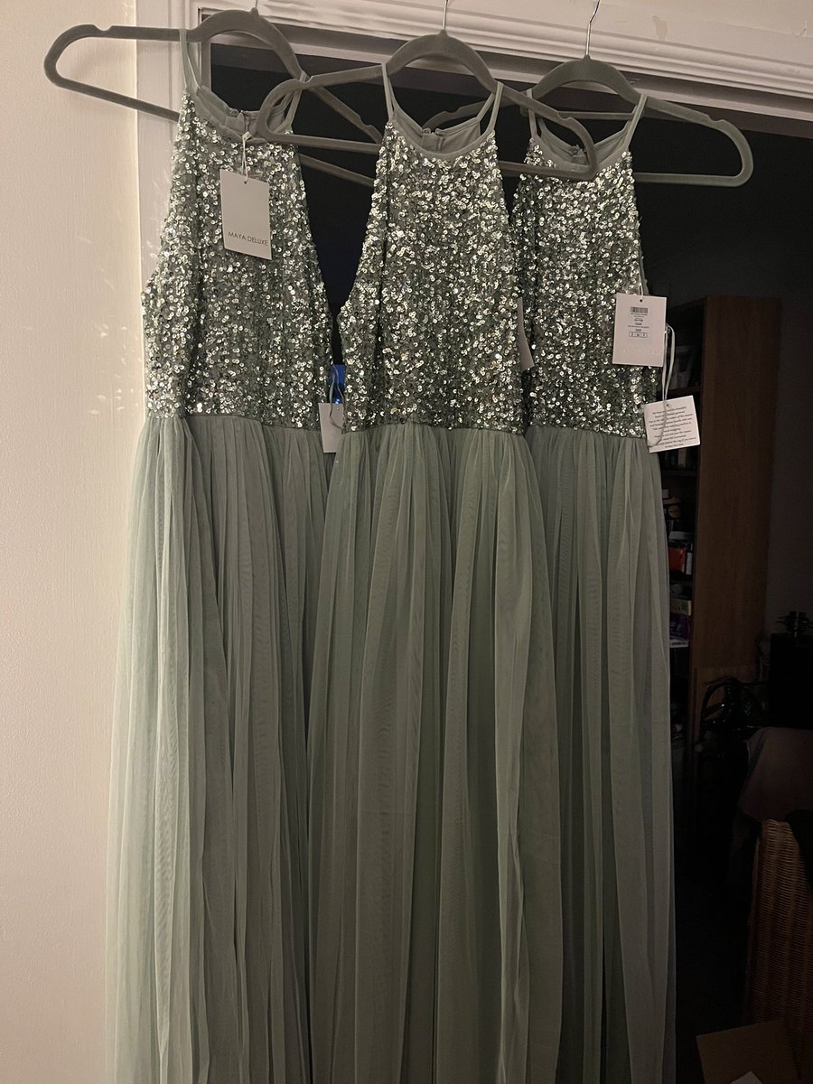 MrsGillTweets's tweet photo. Donations are coming in thick and fast for our pre loved prom event in December. We are truly astounded by the generosity of our wider community. 💚🖤

If you have any dresses, suits, shirts that you’d be willing to donate, please get in touch. #preloved #prom2024 #sustainability https://t.co/YRSD4JJirL