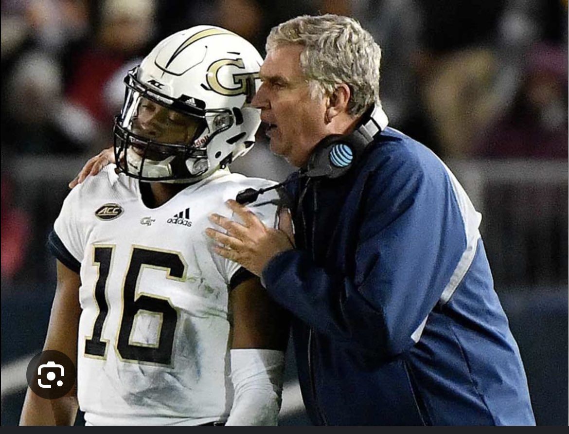 This entire sign stealing scandal at Michigan has reminded me of how Paul Johnson used to signal plays in. Cant steal signs this way <a href="/Coach_Brantley/">Galen Brantley🏈</a> <a href="/Sarge29/">Sargeant</a>