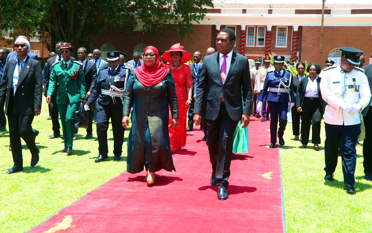HHichilema's tweet photo. At the Investiture Ceremony today, gallant citizens were recognised with honors &amp; awards.
Notable among them, H.M Paramount Chief Mpezeni IV, bestowed Order of the Eagle of Zambia - 3rd Division, alongside many other heroic Zambians, both living &amp; posthumous.🇿🇲 #Zambia@59 https://t.co/YI1zoOwMr8